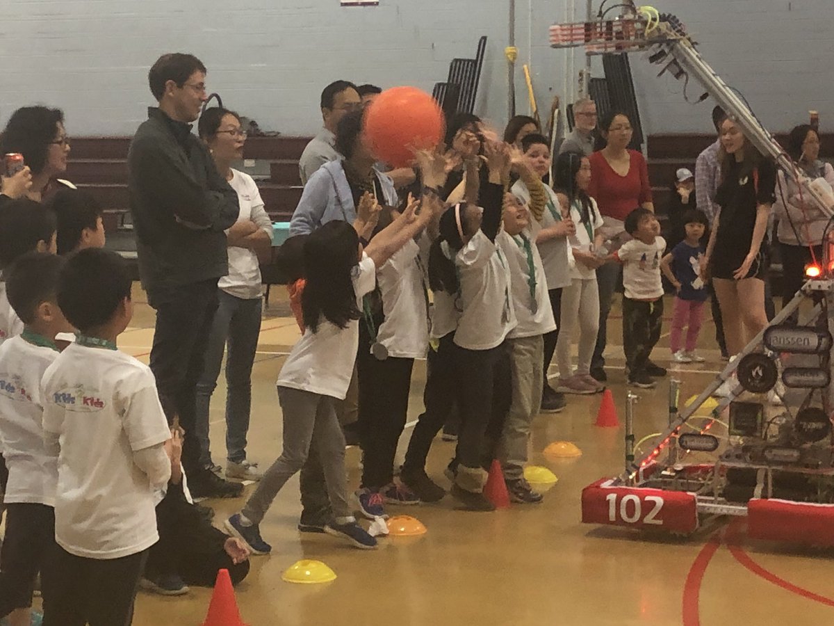 TheGearheads102's tweet photo. We had so much fun demoing Armstrong &amp; Samus at the North Plainfield Jr FLL Expo today! #jrFLL #allin4theVille #FRC #expo https://t.co/ic4c2OKAPl