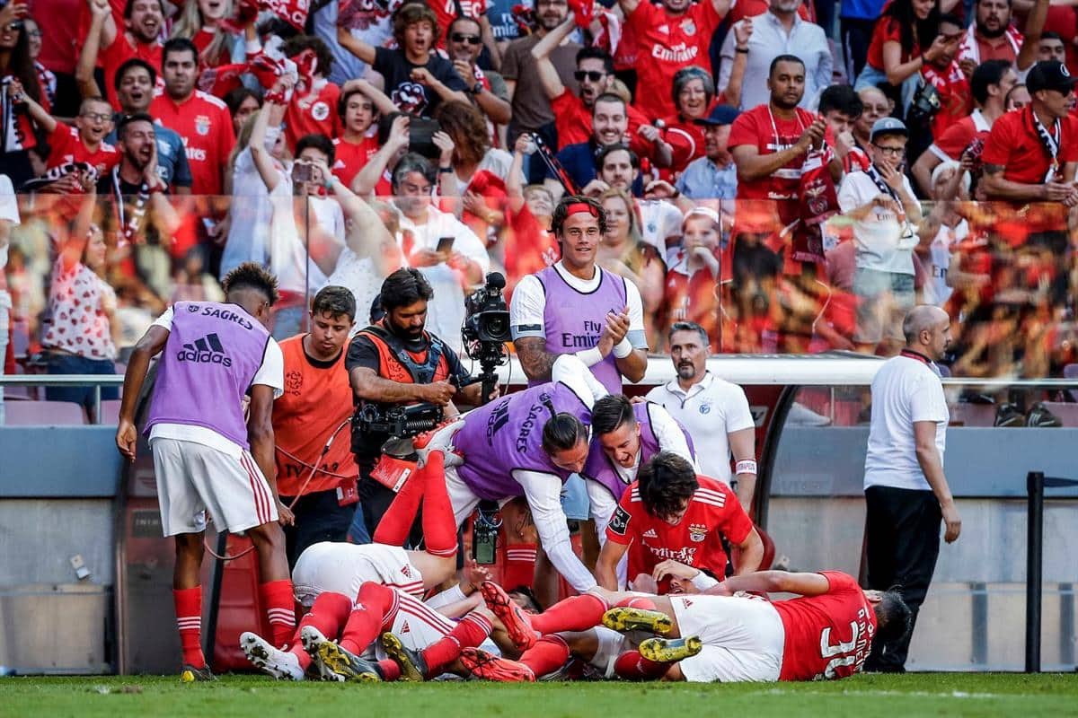 aalmeidaoficial's tweet photo. Não há palavras para descrever o vosso apoio! #SóNósSentimosAssim
Obrigado a toda a família Benfica🙏🙌🔴⚪
Faltam mais 2 finais e como sempre #TodosContam! #SLBenfica #Reconquista #AA34 https://t.co/Q5FUEGzU1w