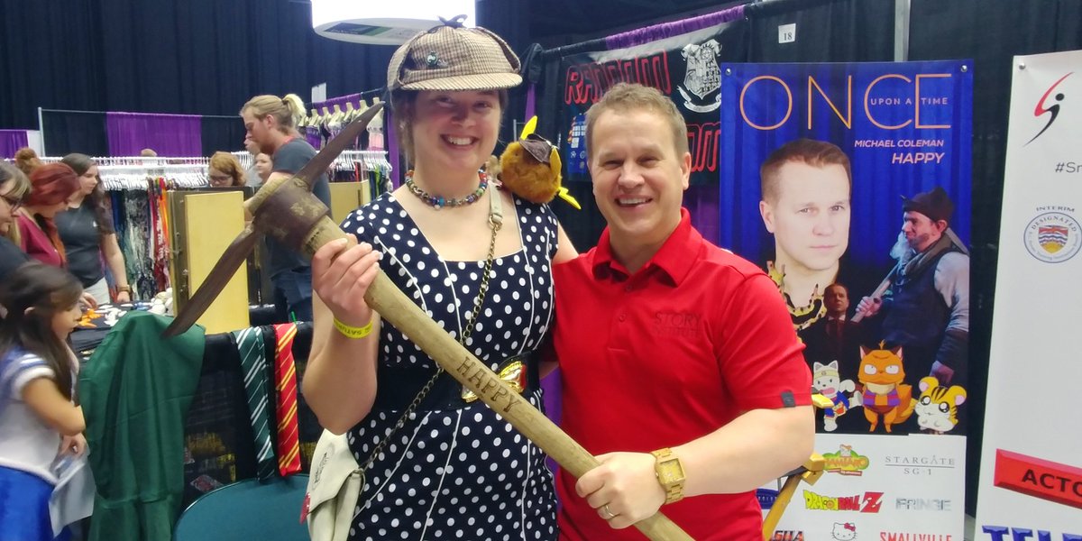 MeintsLynn's tweet image. Hey @sean_m_maguire i am with @1MichaelColeman and he says i should buy #HoneysuckleHotel