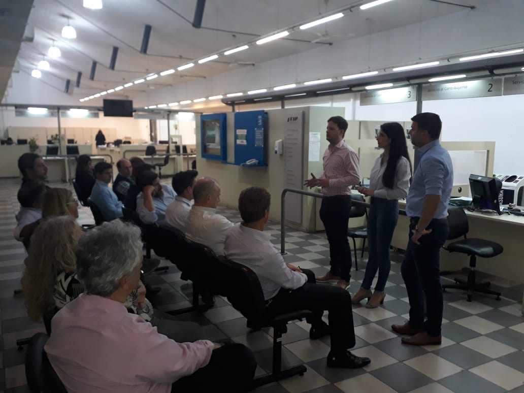 LaAzulyBlanco_'s tweet photo. Durante la semana estuvimos recorriendo los lugares de trabajo y pudimos charlar con los compañeros y compañeras de las Agencias 49, 64 y 12. #LaAzulYBlanco es la única opción.

El 6 de junio #DecidísVos 👍 https://t.co/ZithRAjH8x
