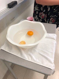 Science can give children opportunities to make predictions, learn new words and developing an understanding about the world around them. 
Which one floats? An orange with the peel or one without? #DPEYS, #DPWee1dr19