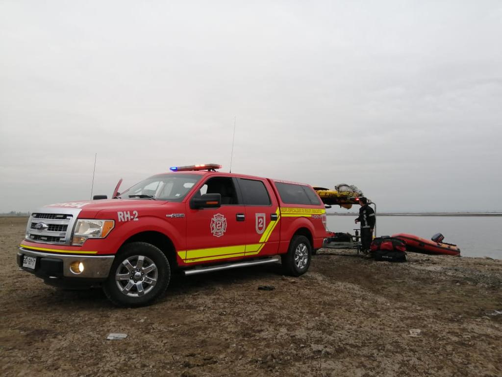 SNOBomberos's tweet photo. GERSA de Ñuñoa, Constitución, Concepción, La Unión, Los Lagos al mando de CB de Chimbarongo trabajan en la Búsqueda Persona Desaparecida   
Embalse Convento Viejo. El trabajo con ecosonda marina y el robot submarino, permitirá una marcación eficiente para la búsqueda de los buzos https://t.co/s3cNSW2Wck