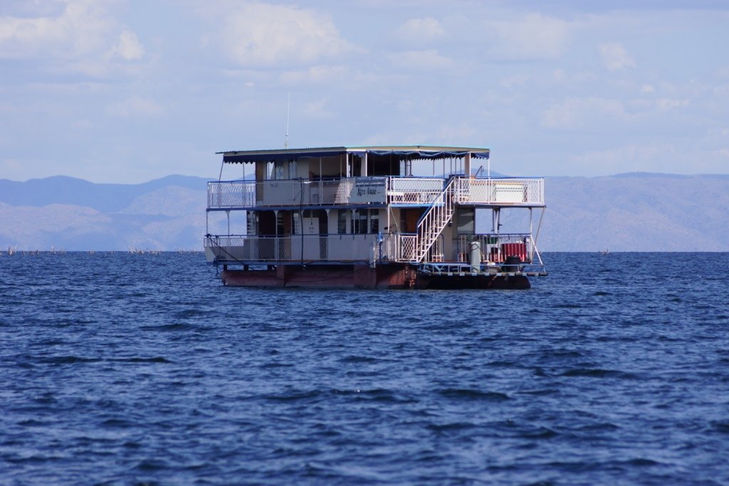 dzimlodge's tweet photo. Our #houseboat Freestate cruising on #lakekariba #Kariba #VisitZimbabwe #Zimbabwe #Africa #Indaba2019 #PrivateCottage https://t.co/MBrlDPUxCh