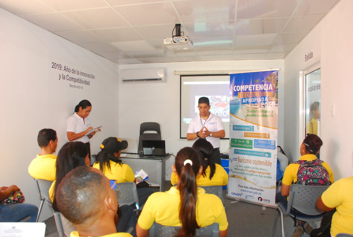 OnapiRD's tweet photo. Hoy iniciamos nuestro programa en el #StandONAPI de la #FILSD2019
recibiendo a los estudiantes del
Liceo Prepara tu Futuro; @jofielcastillop y Ana Yessenia, del #CATI les hablaron de lo que hacemos para promover la #InnovaciónTecnológica
y la #PropiedadIndustrial en el país.
1/2 https://t.co/0JJVsxgIvK