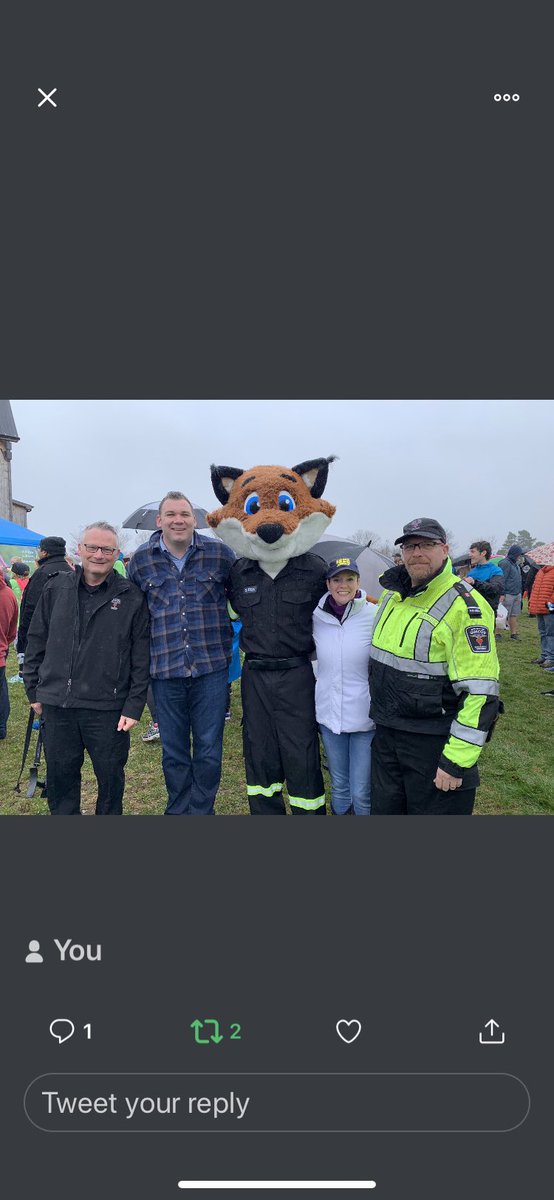Opseulocal303's tweet photo. Paramedics are out splashing in the rain with the kids today, volunteering at the #orillia #perchfestival and the #orokidsrun So much fun #smiles #communityfocused #keepparamedicslocal #paramedicsmakethedifference @AlexNuttallMP @JillDunlop1 @simcoecountyPS @OPSEUAmbDiv https://t.co/6own9QPI1F