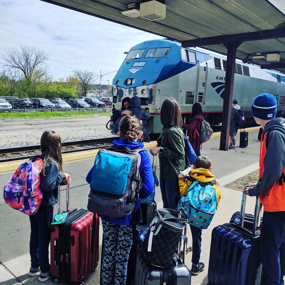 WeaversWander's tweet photo. Ready for another adventure! The @Amtrak Wolverine pulls into Ann Arbor station. #amtrak #railfan #amtrakwolverine @RailPassengers #amtrakviews #seeamericabyamtrak #railpassengers #annarbor #viewsonatrain #amtrakannarbor https://t.co/fSKAG4qoko