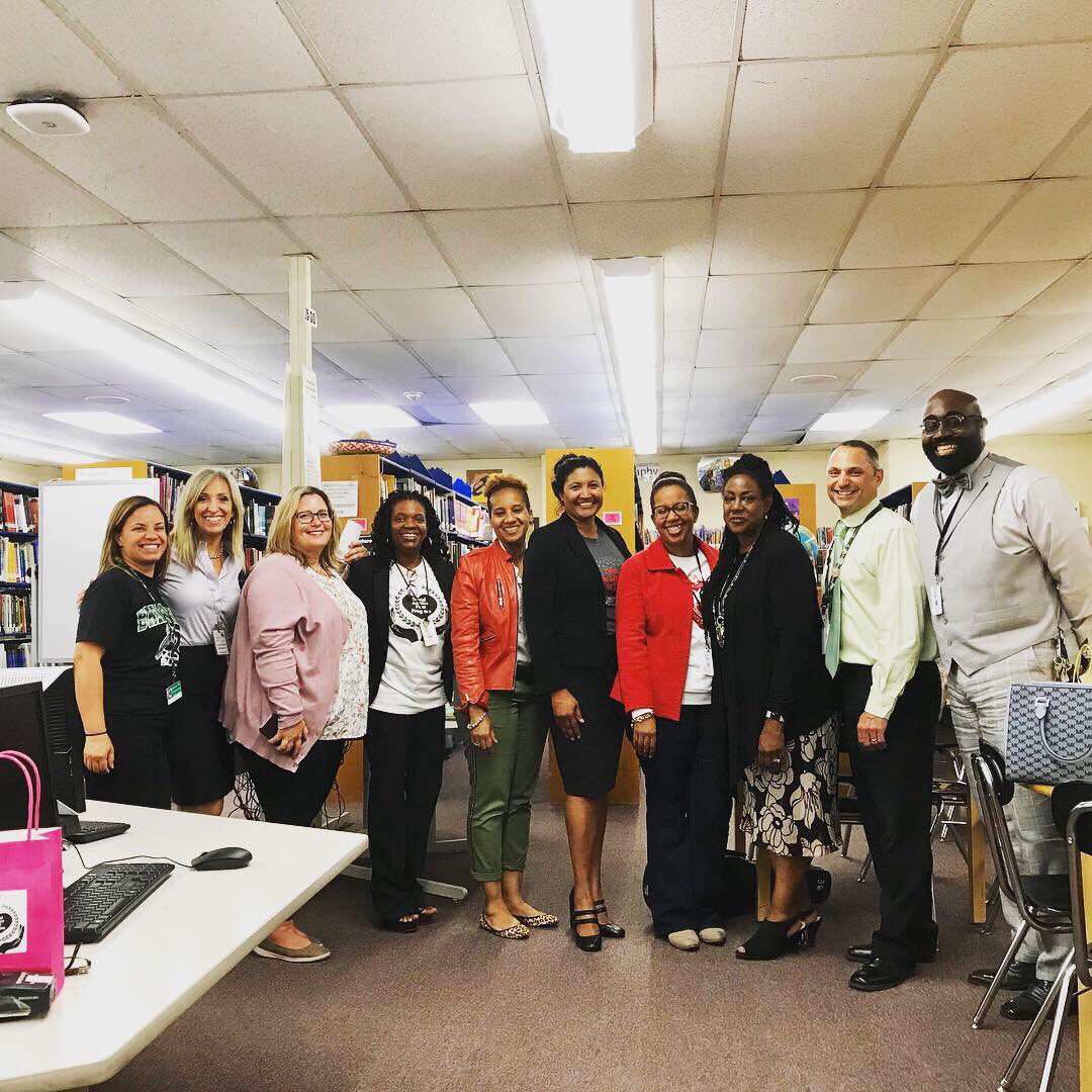 DrCorrinneGraha's tweet photo. Hiya!!! Howdy!🙏🏻☕️

May 3rd, 2019 @ Brentwood Union Free School District Freshman Center with a few students, faculty &amp; admin at BUFSD for the School Justice Peer Program “Diversity in Leadership”

#designsbydrg #CorrisCorner #drg #BUFSD  #Freshmancenter #leadership #diversity https://t.co/8LkoHgnrf8