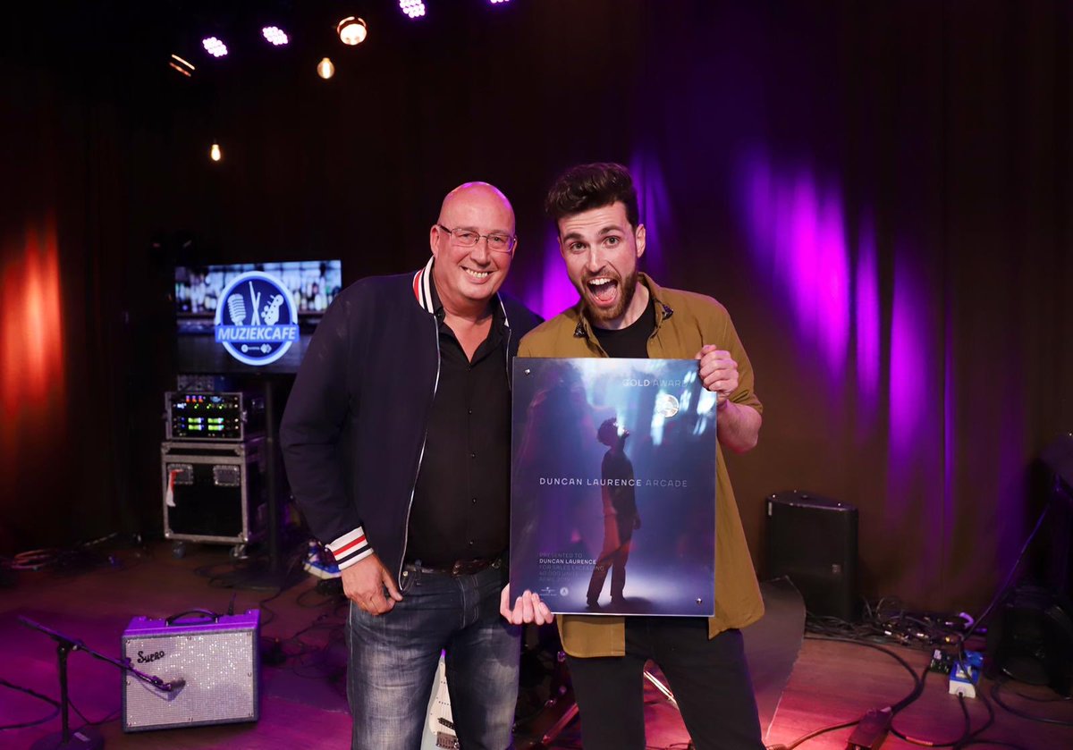 Universal Music NL (@umusicnl) on Twitter photo Gefeliciteerd <a href="/dunclaurence/">Duncan Laurence</a> met je eerste gouden award voor #Arcade...! Op naar meer moois! <a href="/NPORadio2/">NPO Radio 2</a> <a href="/muziekcafe_/">AVROTROS Muziekcafé</a> 🎵😎🥇🎉👏 Gefeliciteerd <a href="/dunclaurence/">Duncan Laurence</a> met je eerste gouden award voor #Arcade...! Op naar meer moois! <a href="/NPORadio2/">NPO Radio 2</a> <a href="/muziekcafe_/">AVROTROS Muziekcafé</a> 🎵😎🥇🎉👏