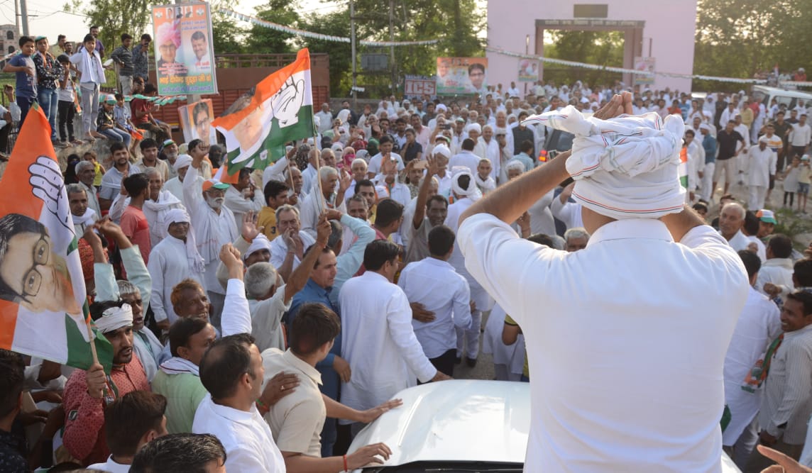 DeependerSHooda's tweet photo. हम जिस रफ्तार से आगे बढ़ रहे थे, एक बार फिर उसी रफ्तार से आगे जाना जरूरी है, ताकि विकास का पहिया घूमे, हमारी भावी पीढ़ी का भविष्य सुरक्षित हो सके।
बहादुरगढ़: Sec-6, परनाला, बामनोली, मुकुंदपुर, कनौन्दा, खैरपुर, लडरावण, कुलासी, निलोठी, बराही, जाखौदा, सांखोल इलाकों में चुनाव प्रचार। https://t.co/Z8MhFF04AI