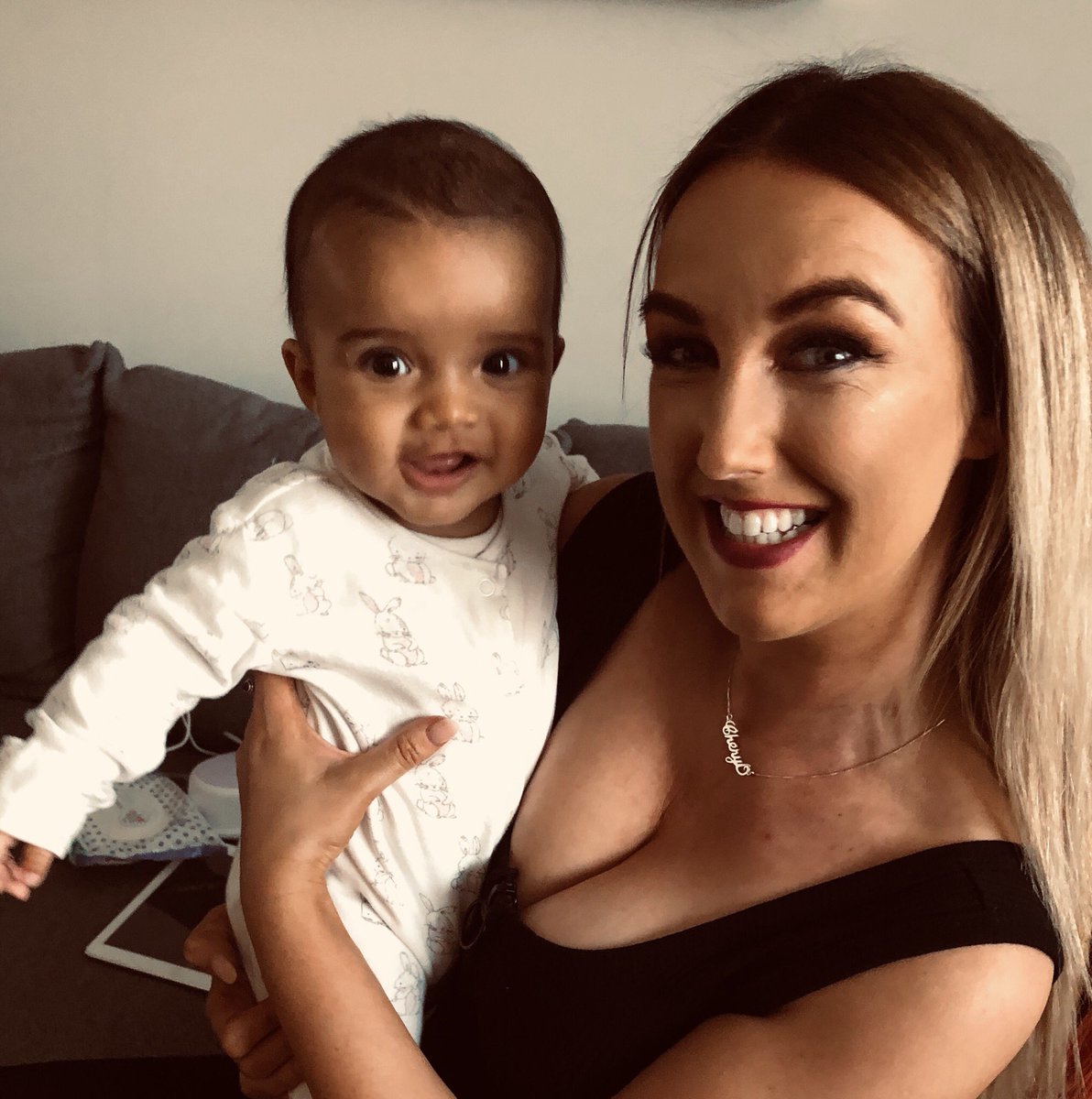 cheryldot's tweet photo. She loves her aunty cheryl ❤️ https://t.co/0UWW2iGLqX