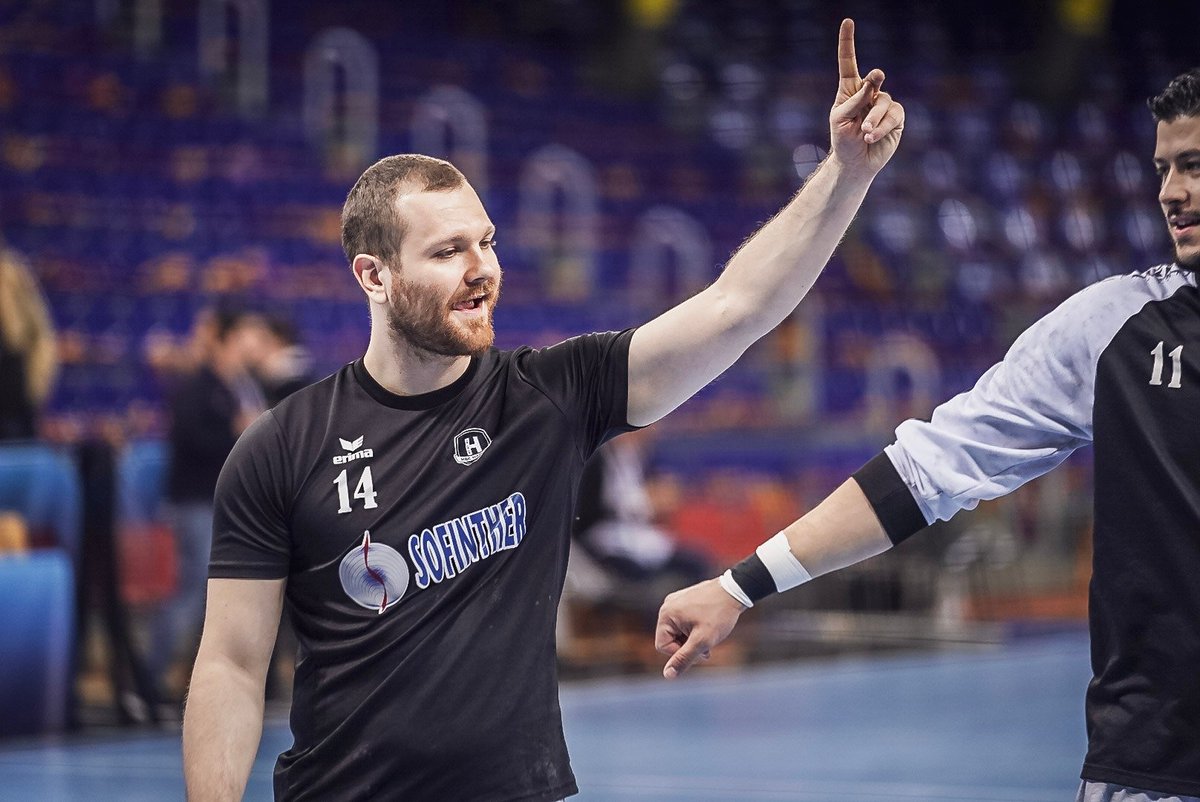 HBCNantes's tweet photo. ⏳ H-1
Nos joueurs arrivent progressivement sur le parquet du Palau Blaugrana et les supporters violets ne devraient pas tarder à faire également leur entrée 😈
#ThisIsHtime | #FCBHBCN https://t.co/l4dBfNz7jm