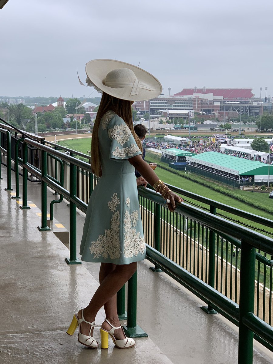 givegoodface's tweet photo. Always winning.  #KYDerby https://t.co/Hys20G5c4k