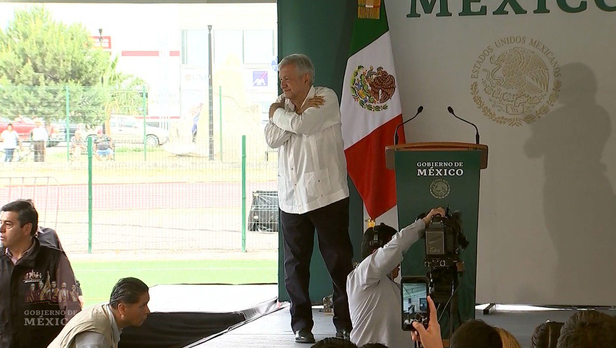 #FelizSábado | Entrega de los #ProgramasBienestar desde la Unidad Deportiva Sabinas, en Coahuila.

✅ #PensiónAdultosMayores
✅ #PensiónDiscapacidad
✅ #JóvenesConstruyendoElFuturo

#QueremosBienestar

Sigue la transmisión #EnVivo 👇🏾

youtube.com/watch?v=KHHLoZ…