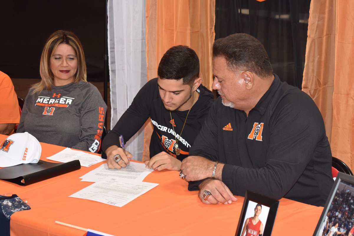 drivera_4's tweet photo. Its Official 🧡🙏🏼🖤 #RoarTogether @MercerMBB https://t.co/CPs4EzNrzD