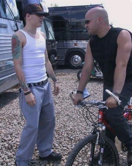 LPLive's tweet photo. From the band @Disturbed today:

“Hold on to memories.” @ChesterBe ❤️ https://t.co/QoE7FloBLG