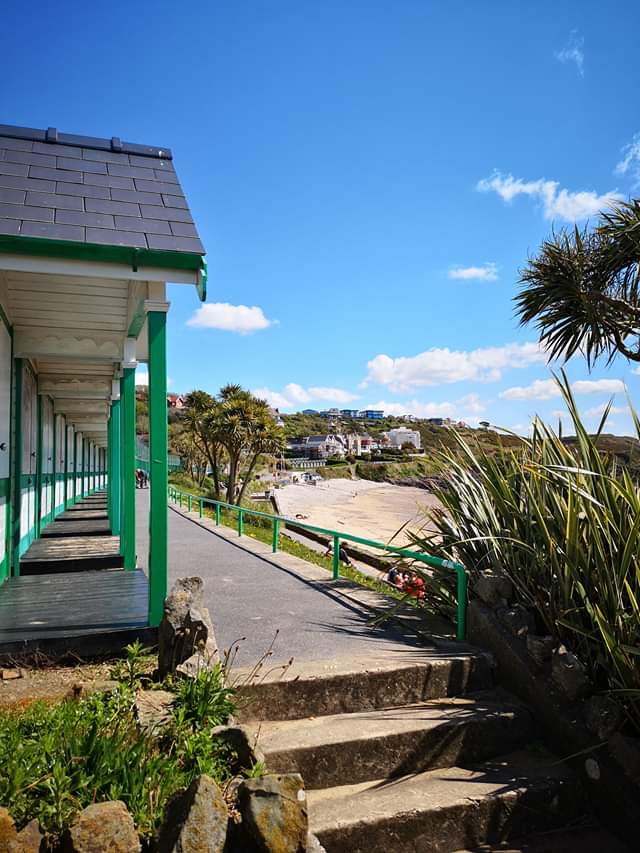 jayneyyoung85's tweet photo. #Wales #LoveWhereYouLive #ILoveWales @visitwales ,
A stunning day in Langland Bay https://t.co/5nuEHENlXS