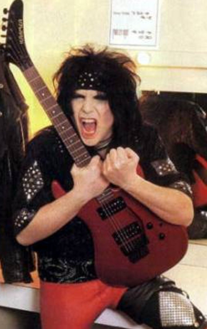 Happy birthday to mick mars 