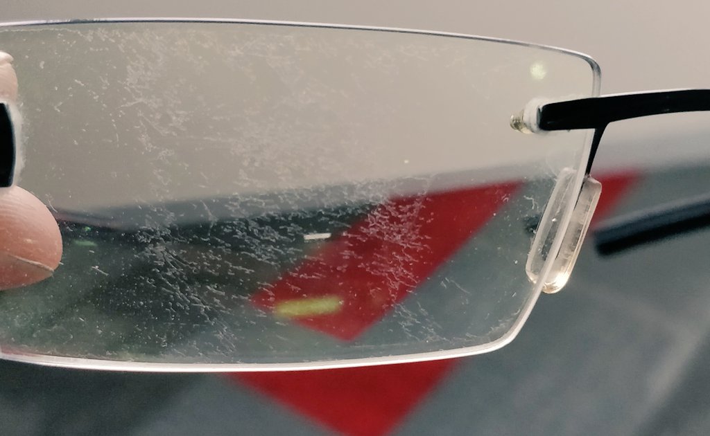 A month after the warranty expires, the coating on one of the lenses bought from #lenskart starts peeling off. Never faced this issue with my <a href="/essilorusa/">Essilor USA</a> Crizal lenses all these decades. So much for believing in an Indian brand! <a href="/KhuranaRamneek/">Ramneek Khurana</a> #product #fail