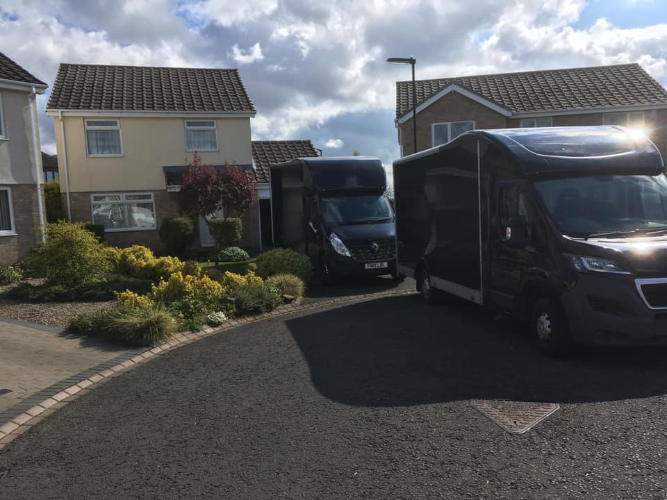 SecureMoveUK's tweet photo. Its been a busy first month for the new Secure Move van, we will give it one day off this month to get its new livery on 😀

#movingandstoring #newcastlemoving #northeastmoves #homeremoval #officerelocations #stamfordham #Durham #Whitleybay #Tynemouth #Northshields #Northallerton https://t.co/VwajIfsPhL