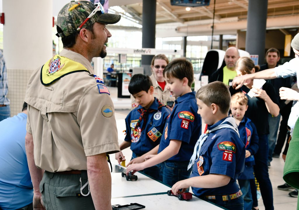 ZwithR's tweet photo. Cub Scouts District #pinewoodderby race (top kids from Cedar, Lynn & Johnson Counties) met in Coralville to race against each other. 3 boys from #tiptonelementary represented Pack 76 https://t.co/bbObHkRZZz