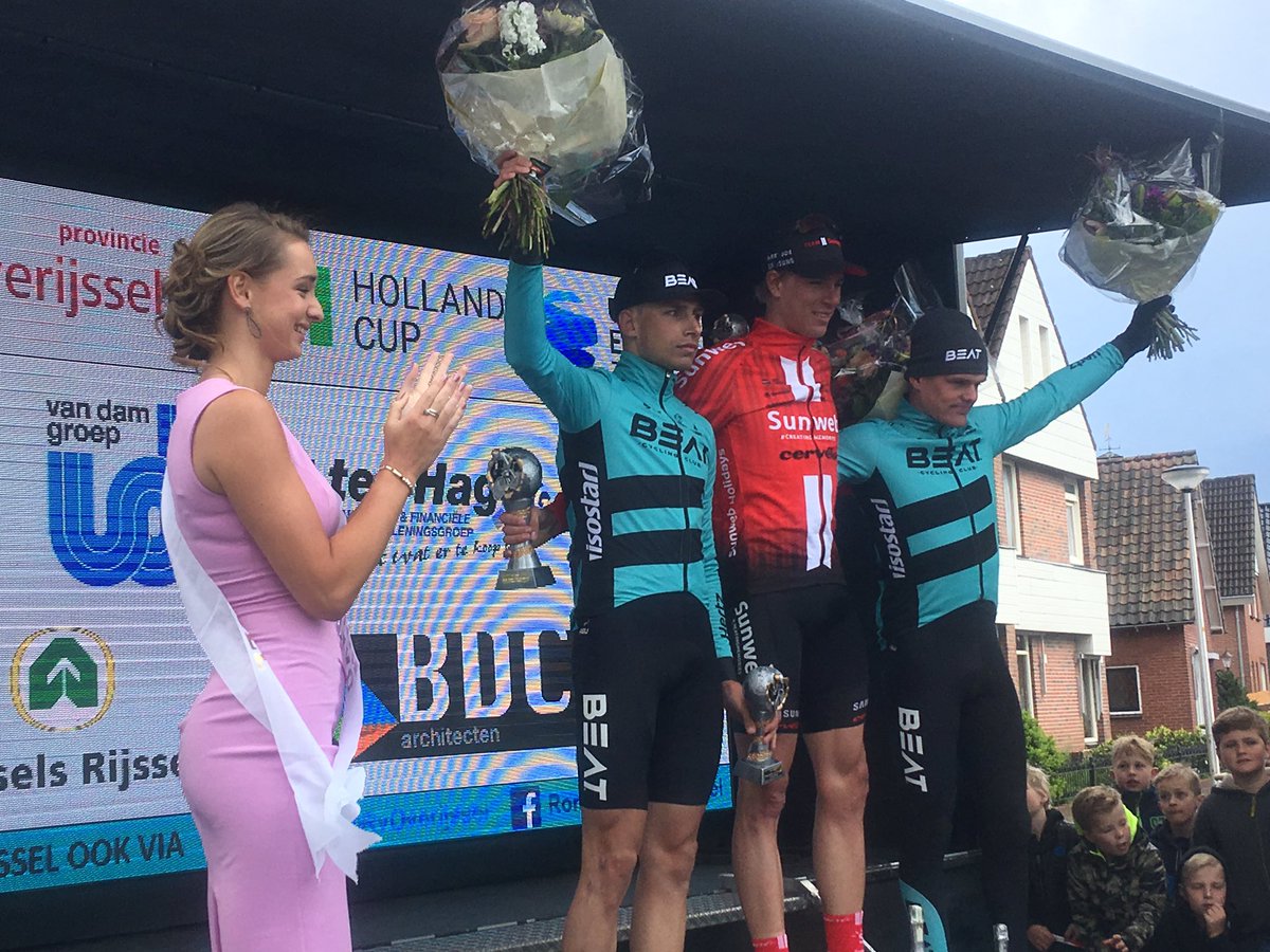 Podium Ronde van Overijssel met op de 1e plaats @nilseekhoff van @TeamSunweb #creatingmemories #keepchallenging #RVO2019 #RvOverijssel #devoteamsunweb