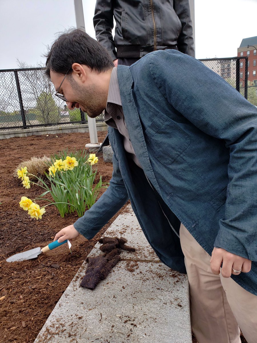 QuincyDems's tweet photo. A few of our #QDCC members participating in #CleanerGreenerQuincy https://t.co/lXtBXDnTpg