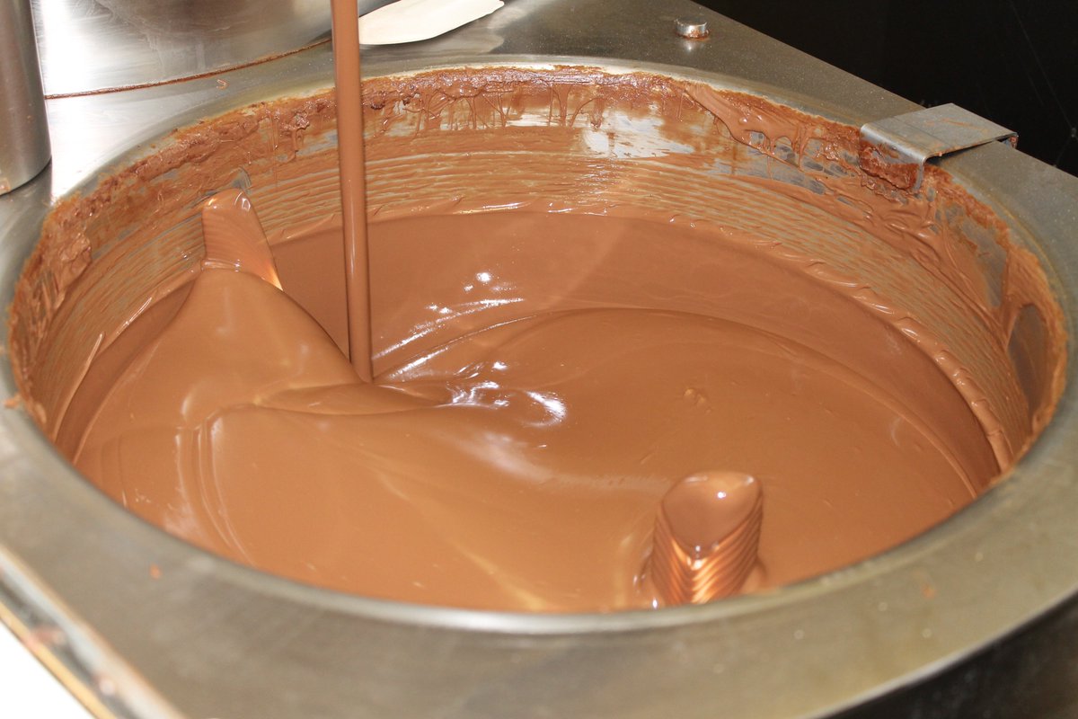 What's your favorite food to dip in chocolate? 🍓🍌🍩🎂🍬

#lilacchocolate #lilac #whomakesyourchocolate #chocolate #industrycity #grandcentralmarket #chelseamarket #hudsonyards #darkchocolate #dairyfree #newyorkchocolate #chocolate🍫 #chocolatenyc #lovechocolate