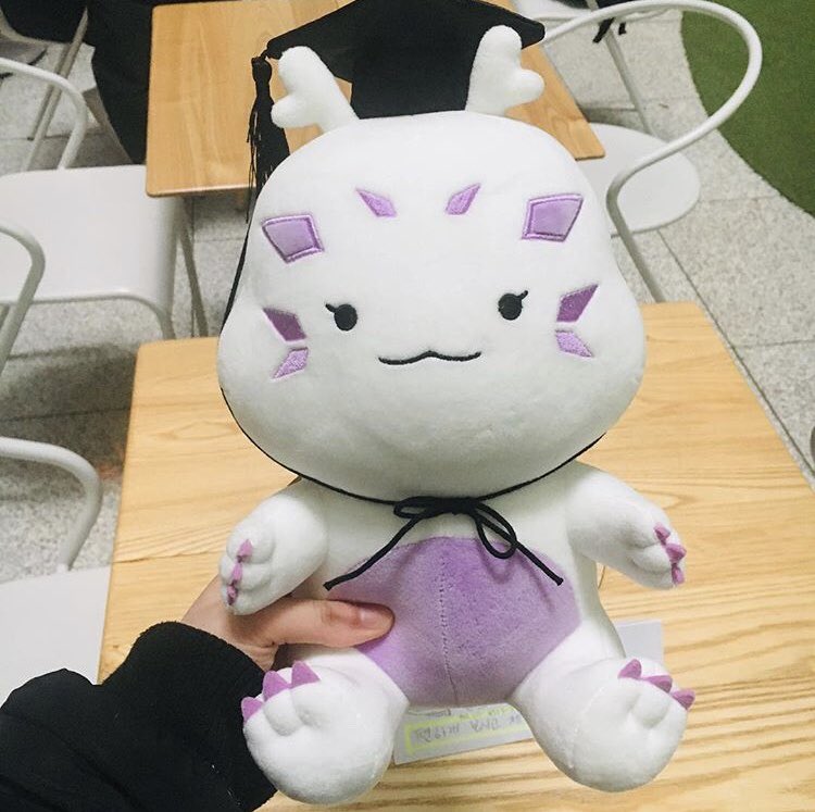 __sswu's tweet photo. 성신여대 굿즈샵에서 만나볼 수 있는 말랑말랑 마멜수룡!
제작자: 이구칠 님 https://t.co/3GaE7lGkaq