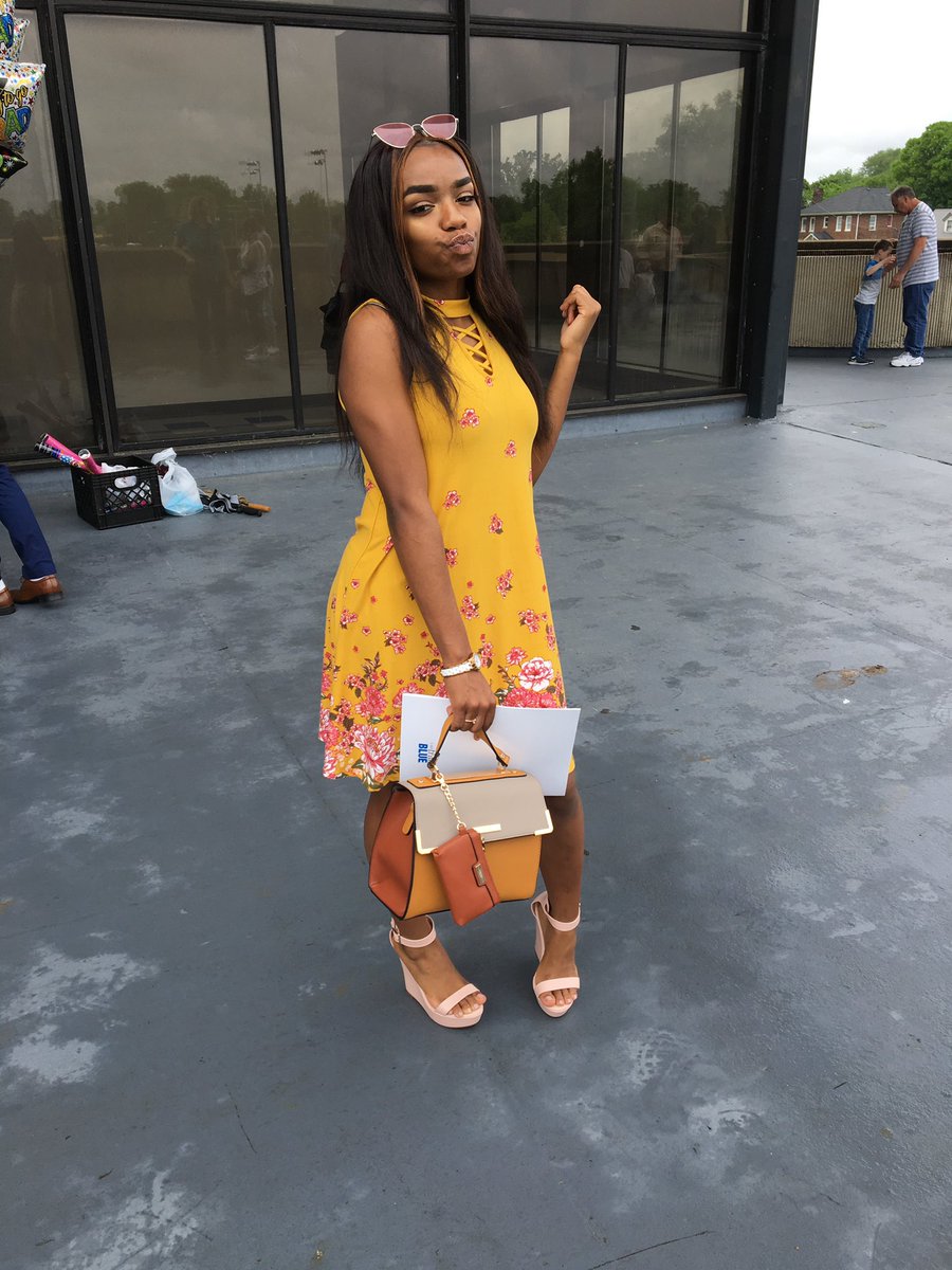 kylakayy901's tweet photo. (T)hank (G)od (I)m (F)abulous💅🏽💕
#mtsugraduation https://t.co/6yOlqhreNT