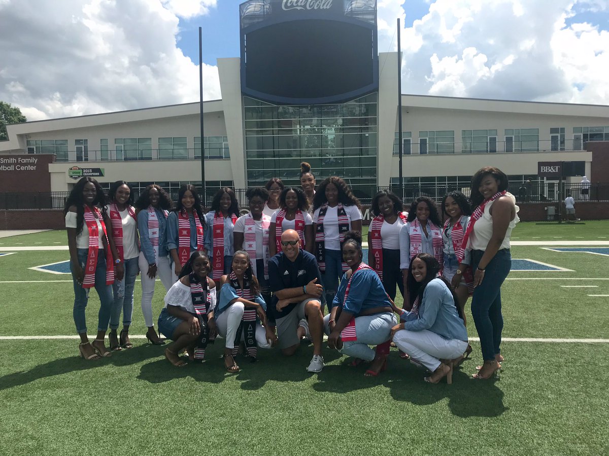 Thank you <a href="/XiEtaDST/">Xi Eta</a> for coming by Paulson and grabbing a pic with <a href="/chadlunsford/">Coach Chad Lunsford</a> ❕Congratulations to you all on graduation!

🦅W.I.N.🦅
#GTG