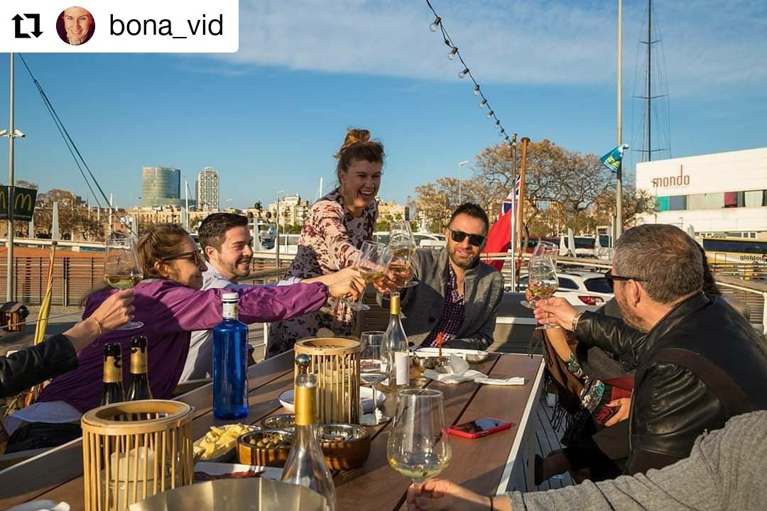 Jolanta_BonaVid's tweet photo. Fabulous sunset at #portvell Barcelona⛵
Marvellous scenery &amp; #winemoments
At #Bonavid we select carefully for you excellent #catalanwines 🍾
➡️ #gewürztraminer winery @bodeguessumarroca from @dopenedes🍇
🔜 Join us to enjoy wines directly at the winery &amp; among its vineyards https://t.co/ePxZIuxae0