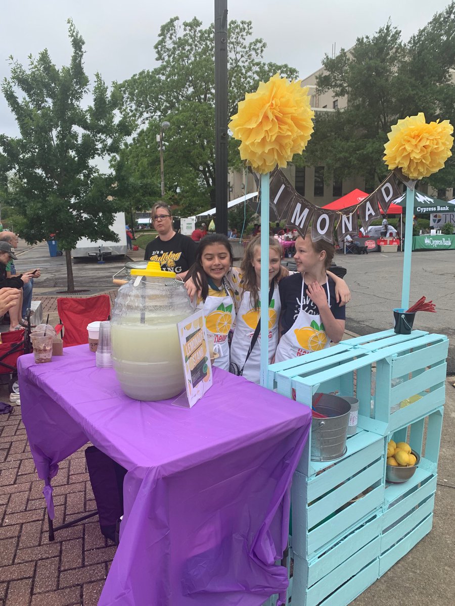 stansell_cindy's tweet photo. Limonada is across from Jo’s downtown! Go try their lemonades it is awesome! 😋 https://t.co/wCtBSx878e