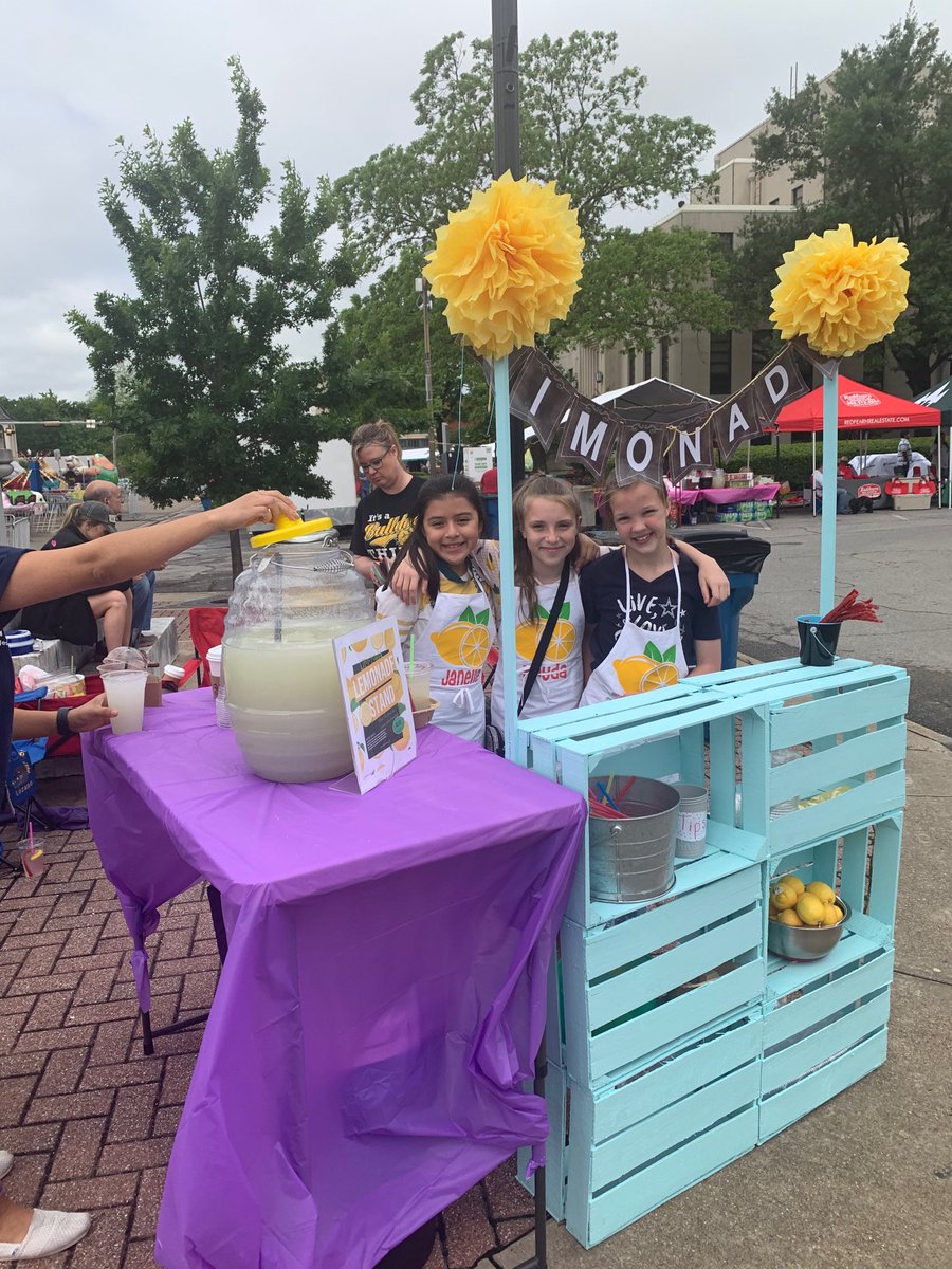 stansell_cindy's tweet photo. Limonada is across from Jo’s downtown! Go try their lemonades it is awesome! 😋 https://t.co/wCtBSx878e