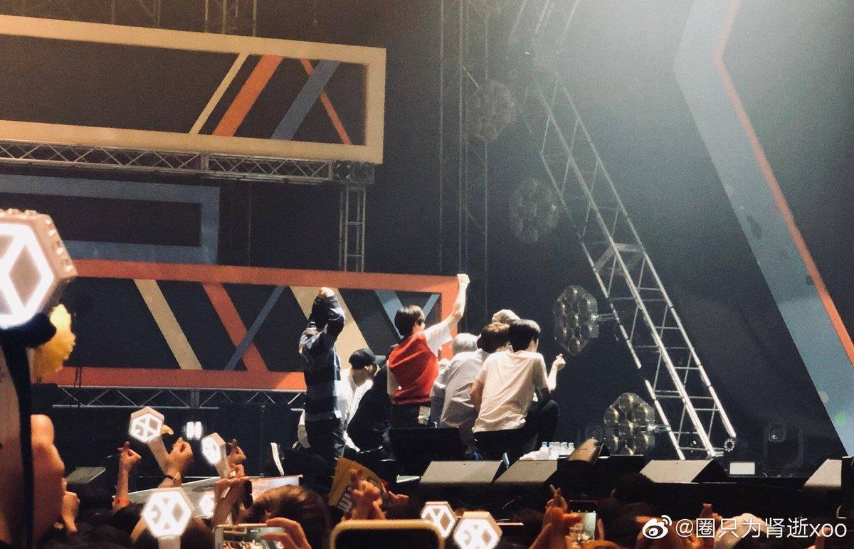 imleaceron's tweet photo. EXO, thank you for showing us what true friendship and brotherhood is like. You, boys are all worth the wait. We (EXO-Ls) will always be here for you boys.  WE ARE ONE.  EXO SARANGHAJA. 💙

#EXO @weareoneEXO @layzhang @B_hundred_Hyun https://t.co/4LZByJUNcu