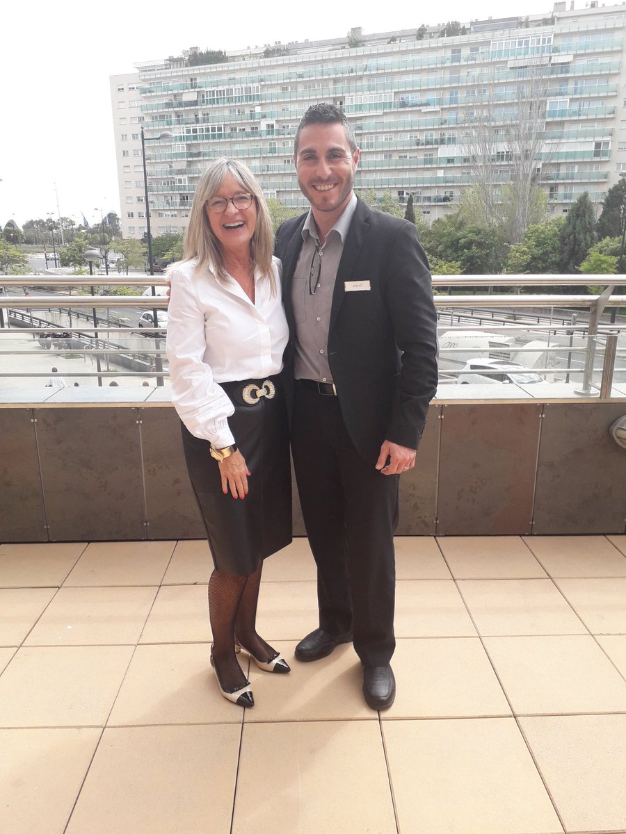 En Valencia Oceanic fomentamos muestros #valores. Premiamos a  nuestro compañero de Recepcion Emilio Robles, por su vocacion de servicio. Enhorabuena!!! <a href="/margonz19978383/">Mar gonzalez</a> <a href="/TrypHotels/">TRYP Hotels</a> <a href="/guilleca_2001/">Guillermo Cabrera</a> <a href="/MeliaHotelsInt/">Meliá Hotels International</a> <a href="/rebesuarezr/">Rebeca Suárez</a>