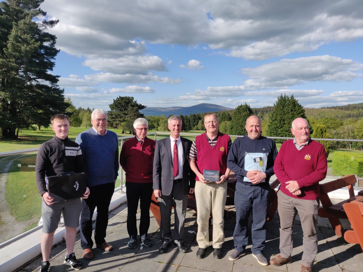 clonmelgolfclub's tweet photo. Winners of the Member’s Prize
L-R: Jack Alton (2nd), PJ Quinlivan (1st), Peter Morrissey (Sponsor), Andrew Gartlan (Captain), Michael O’Neill (Gross), Donnacha Doyle (3rd) &amp; Pat Quinlan (Seniors) https://t.co/W1O3ejlAVa
