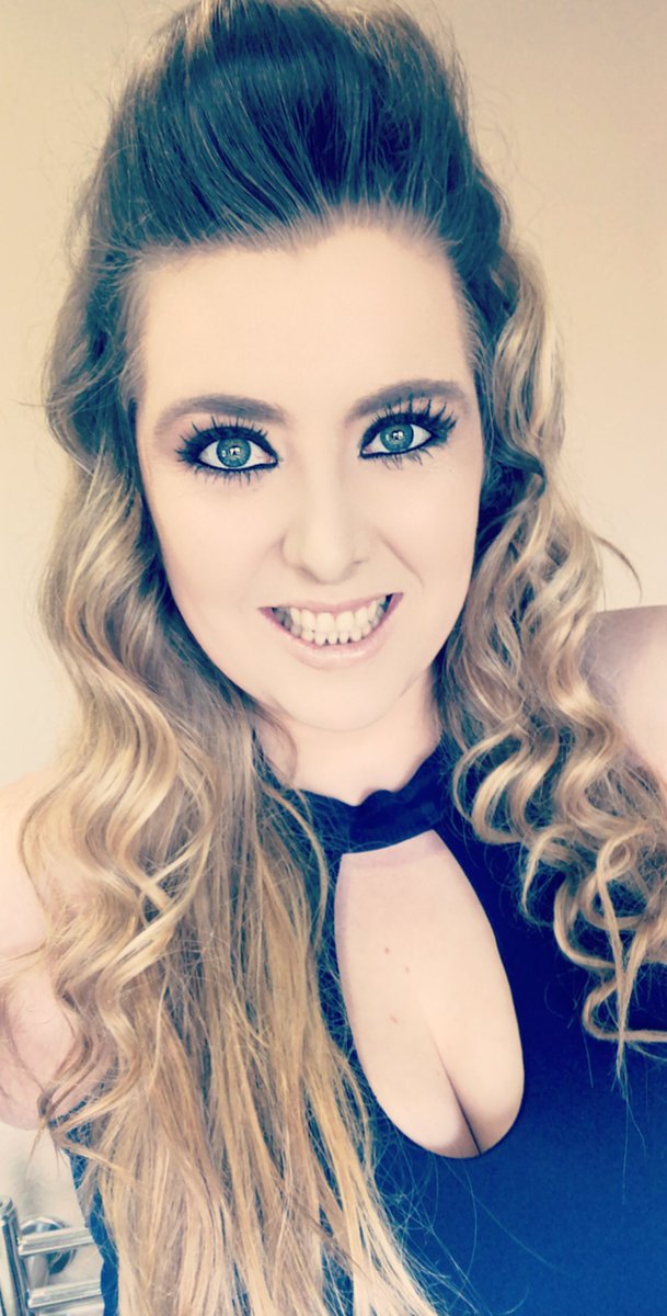 CatLouBateman's tweet photo. Smiley smiley 😊 #smile #teeth #grin #makeup #beauty #beautyblogger #makeupblogger #hsir #hairstyles #curly #blond #curlysue #curlyhairstyles #curlyhair #blonde #baleyage #brows #eyes #fake #lashes #selfie #selfies #selfshot ##follow #like #followtrain #followforlike #followme https://t.co/cg73dGdMgs