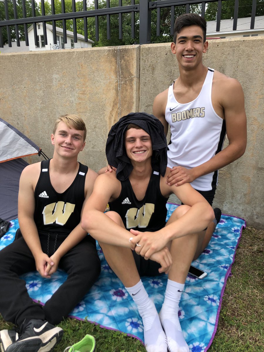 Regional 4th, 5th, and 6th place pole vaulters <a href="/applebee_payton/">Payton Applebee</a>