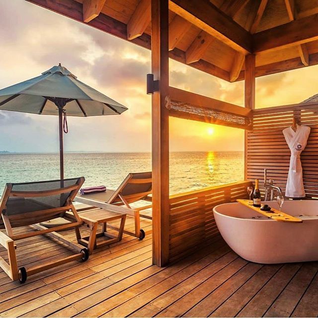 LTInfluencers's tweet photo. Maldives Sunsets 📸: @hurawalhi.
.
.
#maldives #maldivesislands #maldivesresorts #maldivestravel #maldivesholiday #maldives_ig #maldivestrip igtravels #tropical #welivetoexplore #staysalty #summer #luxury #luxurytravel #luxuryhotel #luxurybrand #luxur… https://t.co/lK9HBKthUa https://t.co/mNjSz4Lkp0