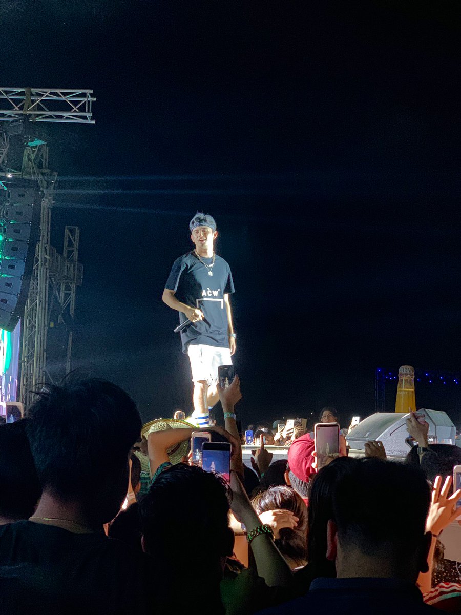 REIDersOfficial's tweet photo. Happening now at #CincoDeMayhem2019, #makemayhem for Nadine Lustre and James Reid #MakeMayhemWithJaDine
📷 @manilaconcerts https://t.co/L62nSLVn3j