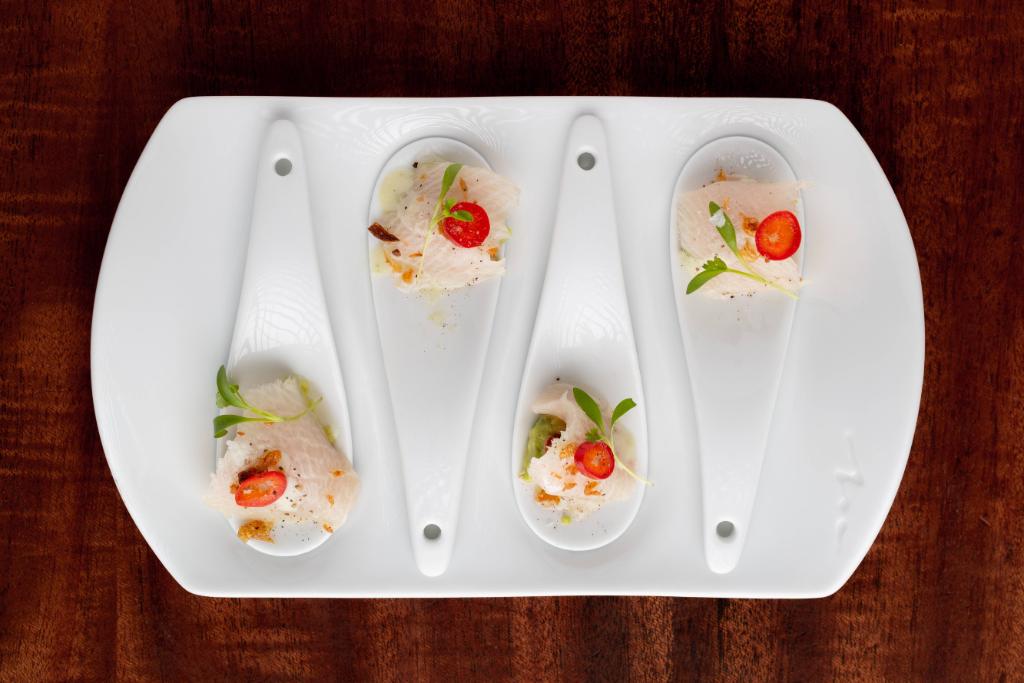 Looking for a small bite to share? Order the delicate hamachi, made with yellowtail crudo, avocado lime salsa and pickled fresno chili.
Take a bite: goo.gl/Ur2mtP