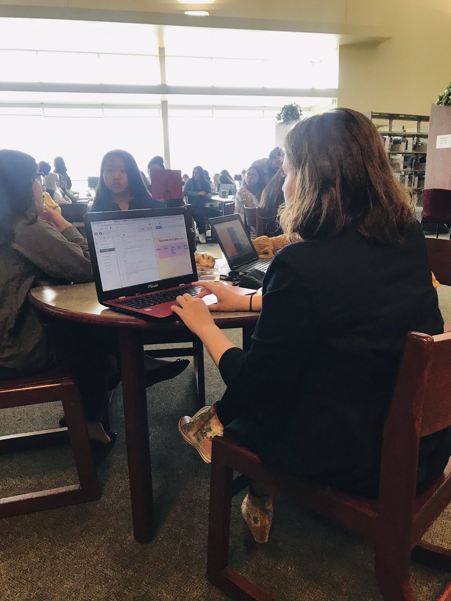 Ligia_SeesYou's tweet image. #CodeQueens Cypher 2.0 team representing @SanPasqualHS in the #CodeQueensShowcase being hosted by @CSUSM. Tatiana, Alondra, Macey, and Ximena. 17 teams from 9 schools. #GirlsWhoCode #Hackers