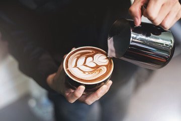 Disursv's tweet photo. La vida funciona a base de amor, risas y mucho ☕️😀
#ROOTS #caféelsalvador #disur https://t.co/mAvatQbvLm