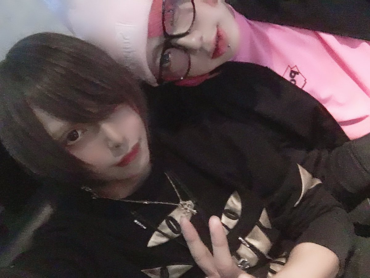 _siw__'s tweet photo. 着いて早々5.6杯呑まされてお腹いっぱいでもう吐きそう https://t.co/MnrN27aNrq