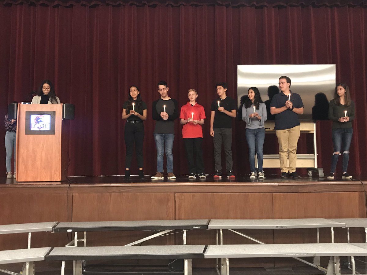 CMDeMarco9225's tweet photo. WLHS Pledging their service... https://t.co/jUWmJjODUo