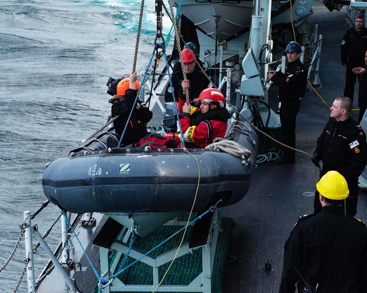 #CaptionThis photo! 

Members of the #HMCSstjohns crew conduct a man overboard exercise. 

#CAF #MyCAF #RCNavy