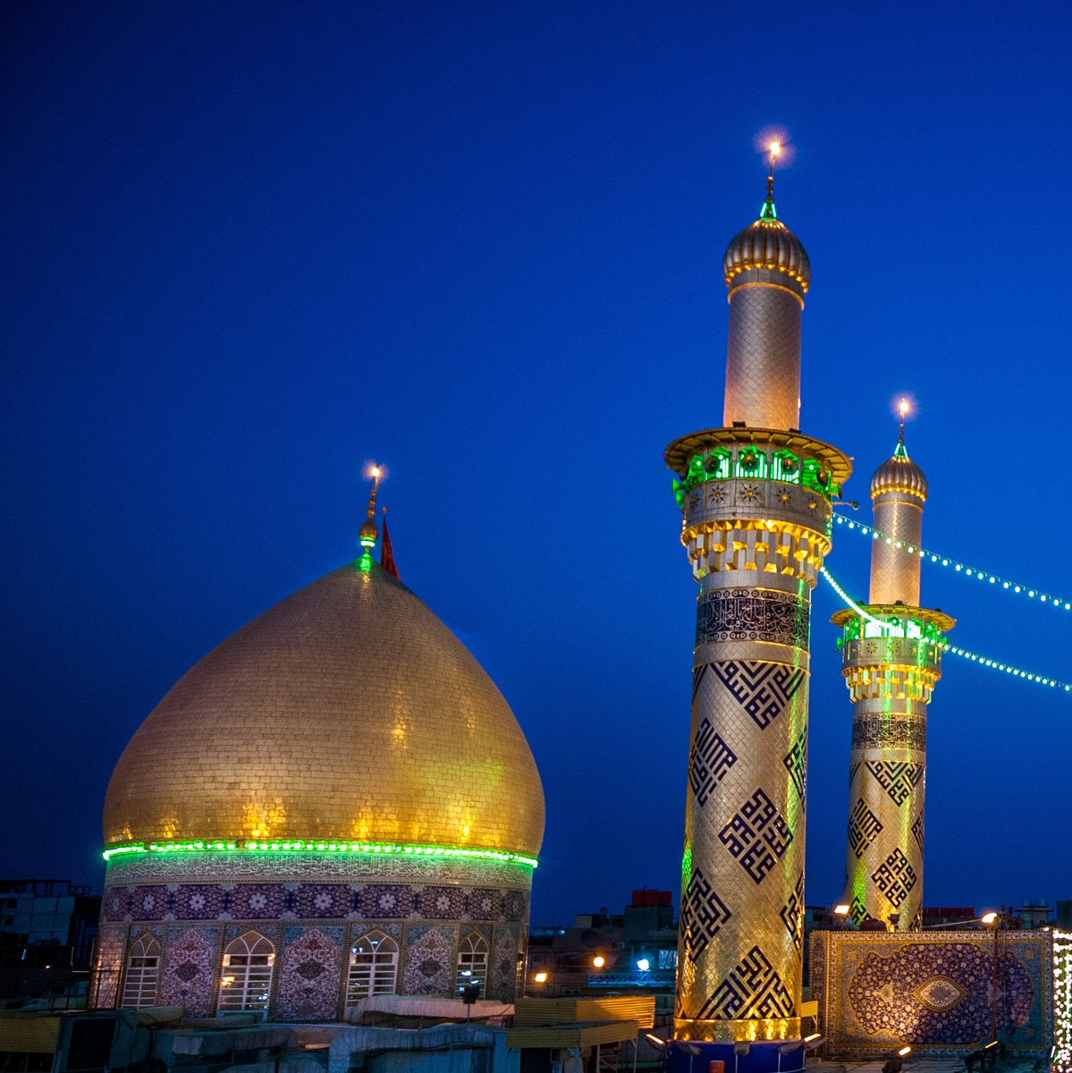 سموت على قب السراحين صائلاً
فكلت بكفيك القنا والقواضب
وحزت رهان السبق في حلية العلا
فأنت لها دون البرية صاحب

#قمر_بني_هاشم