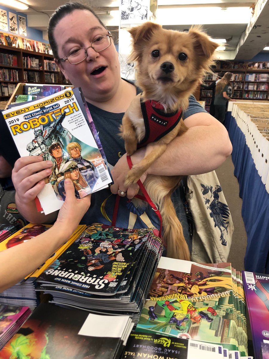 ExcaliburPDX's tweet photo. Loki came to #FCBD19 https://t.co/uQvPQ5M56h
