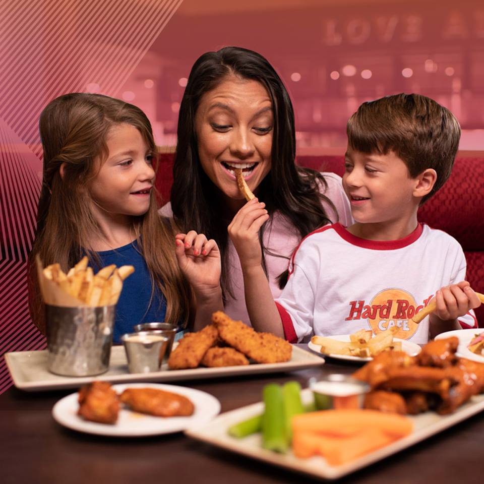 ¡Feliz día a todas las super mamás! Ven y llévate tu regalo, no te quedes sin él! #HRCMallorca #DiadelaMadre #FelicidadesMama