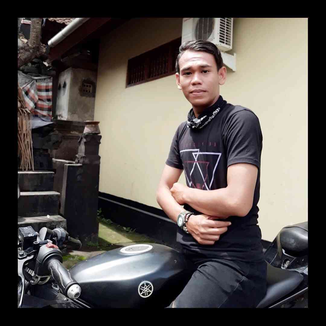 Wow, Amazing! AGUNG _ is broadcasting on Young.Live ,come to join! m.cblive.tv/7784061?packag…